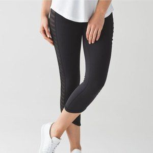 Lululemon Activewear Stretch Cropped Leggings Black Size 2